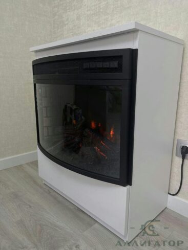 38. Электрический камин белого цвета