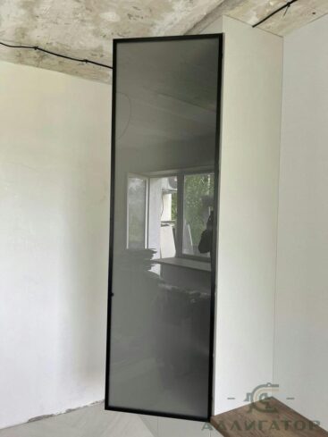 156. Инсталляция в гостиную в светлых тонах