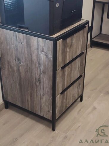 218. Мебель в рабочий кабинет с металлическими вставками