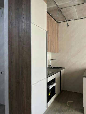 101. Небольшая кухня с островом