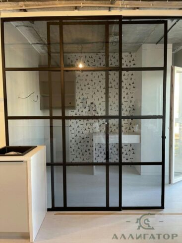 118. Прозрачная перегородка в комнату