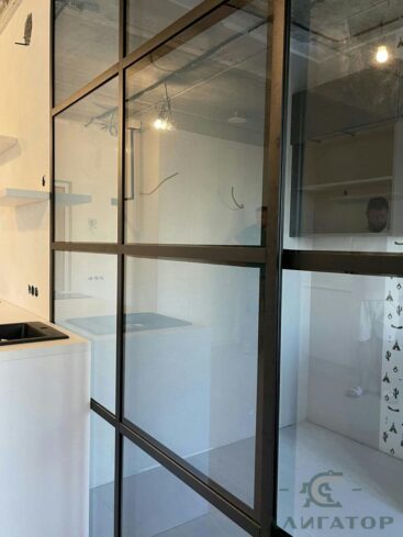 118. Прозрачная перегородка в комнату