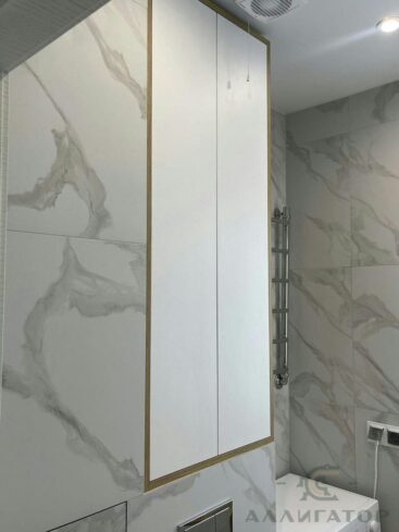 105. Распашной шкаф в нише в санузле