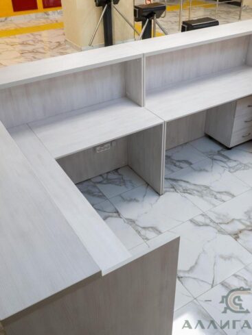 227. Ресепшн под дерево на проходной