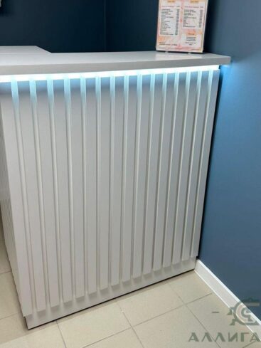 235. Ресепшн светлого оттенка с подсветкой