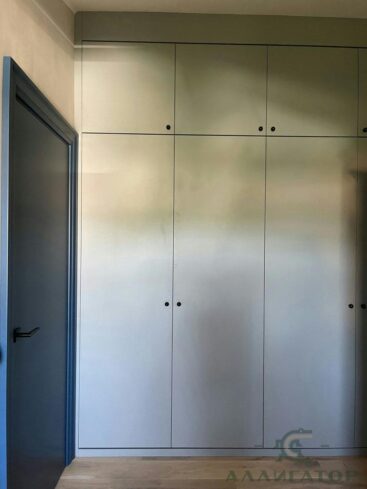 144. Шкаф распашной дизайнерский плюс комод в детскую комнату