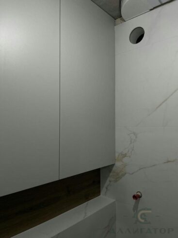 102. Светлая консоль в санузел