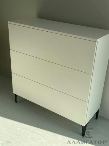 23. Светлый комод без ручек