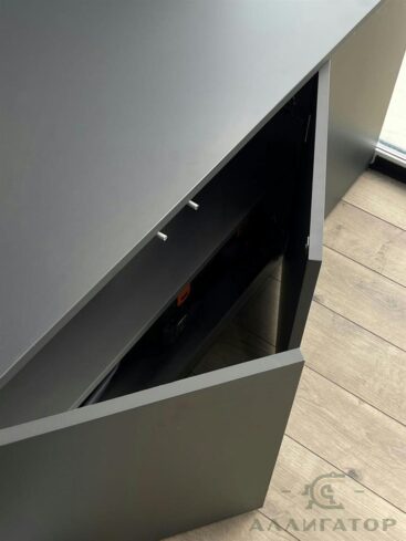 13. Тёмно-серая тумба на балкон в стиле минимализма