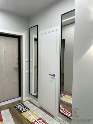 125. Зеркала с черной рамкой в прихожую