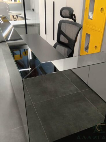 228. Зеркальный ресепшн в офис